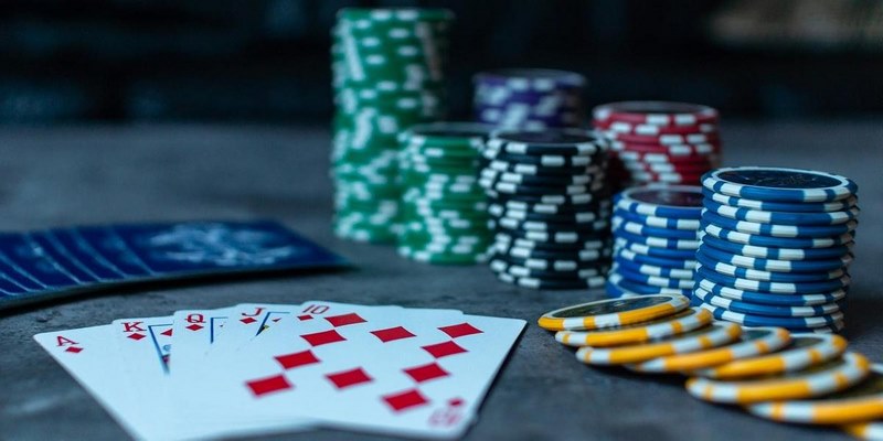 Học cách nhìn xuyên lá bài sẽ giảm nguy cơ thua cược